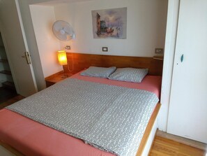 1 chambre, fer et planche Ă repasser, accĂšs Ă Internet, literie fournie