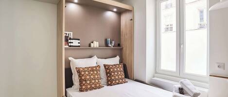 Iron/ironing board, Internet, bed sheets