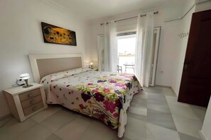1 bedroom, iron/ironing board, travel cot, Internet - Apartment near Beach and Station (Conil de la Frontera)
