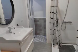 Shower - Cozy Conil Stay with Roof Terrace (Conil de la Frontera)
