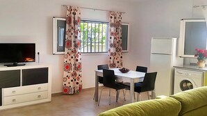 Dining - Charming Loft with Private Garden (Conil de la Frontera)