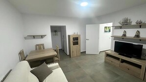 Smart TV - Comfortable Conil Apartment by the Beach (Conil de la Frontera)