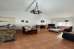 Smart TV, fireplace - Charming Rural House with Pool in Conil (Conil de la Frontera)