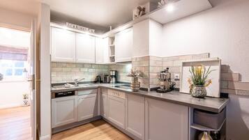 Coffee/tea maker, fridge, stovetop, dishwasher