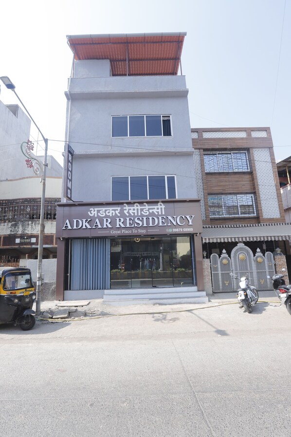 Vista frontal de la propiedad