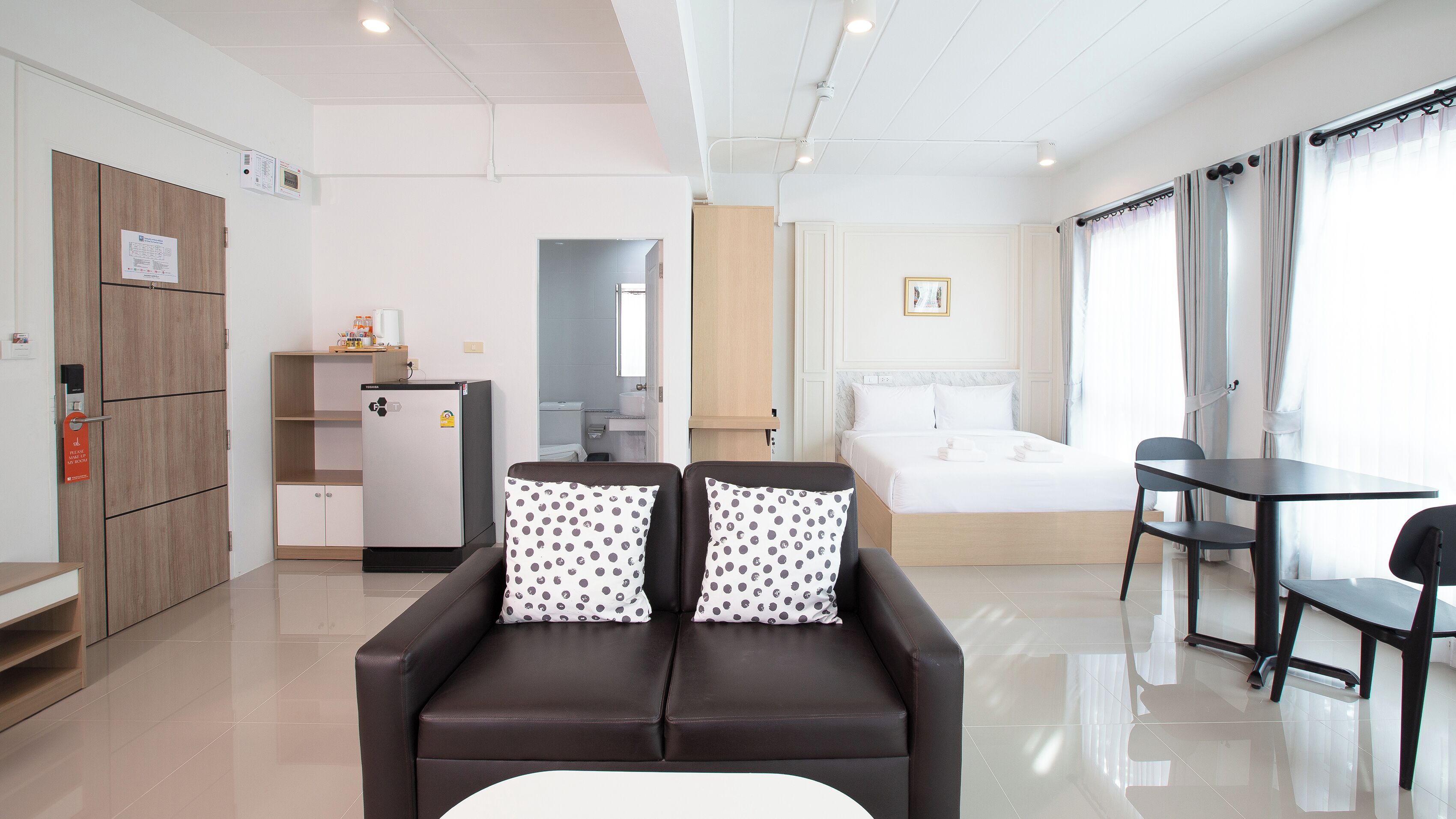 Luxury Premier Room | In-room safe, blackout drapes, free WiFi, bed sheets