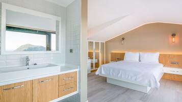 In-room safe, soundproofing, iron/ironing board, free WiFi