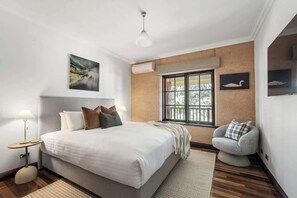 Iron/ironing board, WiFi