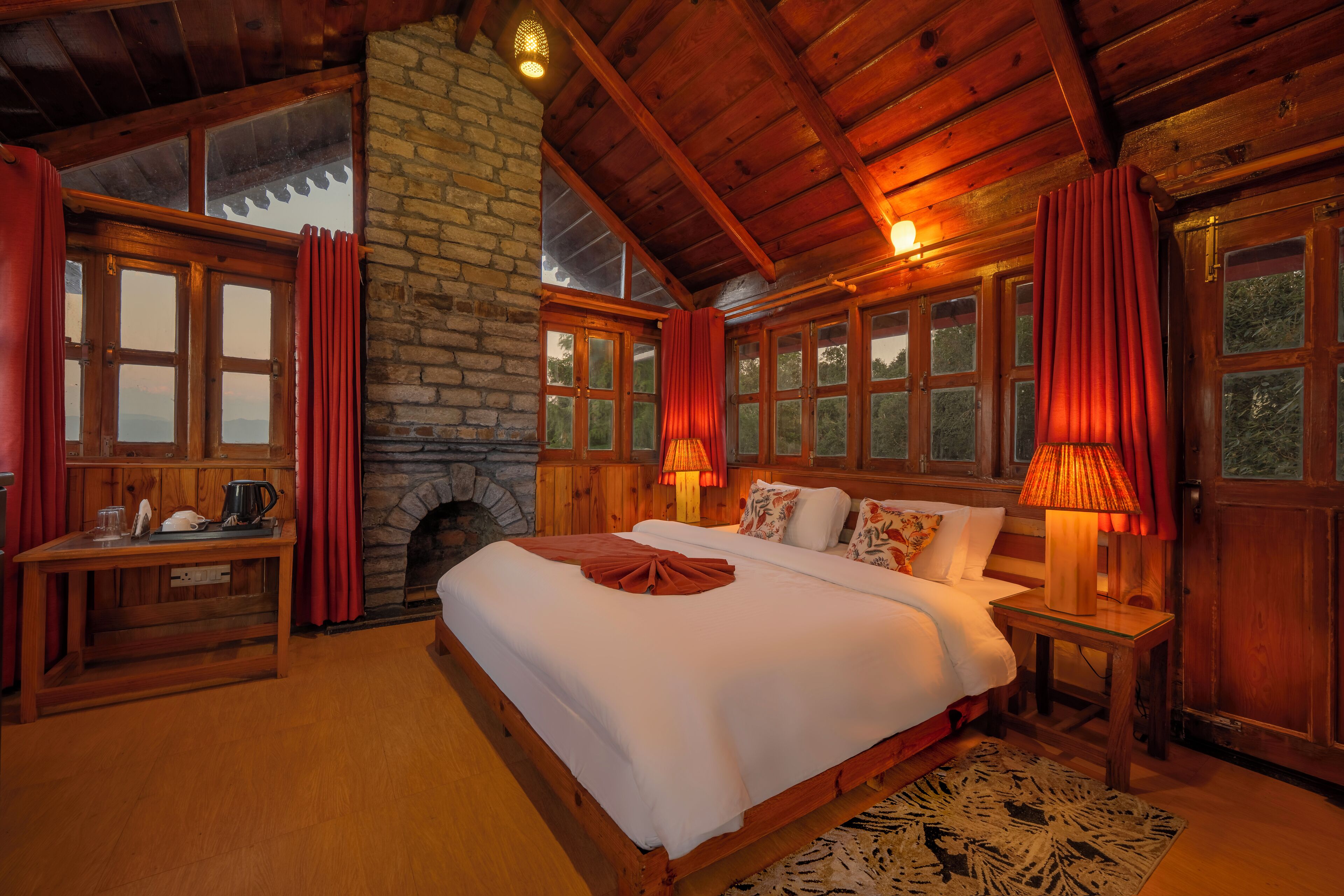 Studio phong cách cổ điển, hiên | Truy cập Internet không dây miễn phí, bộ trải giường 