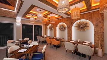 Se ofrece un desayuno bufé (1000 INR por persona)