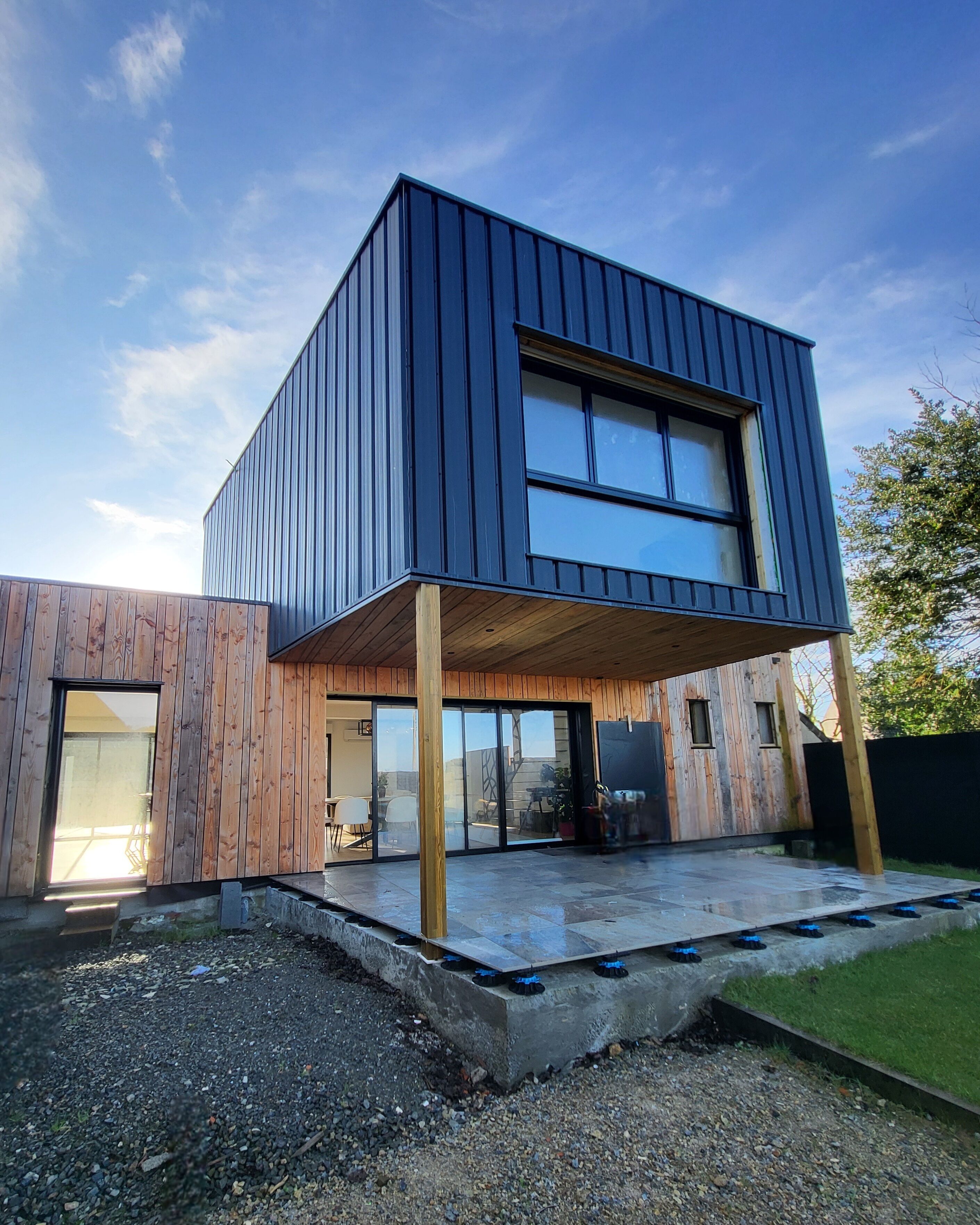 المنشأة من الخارج