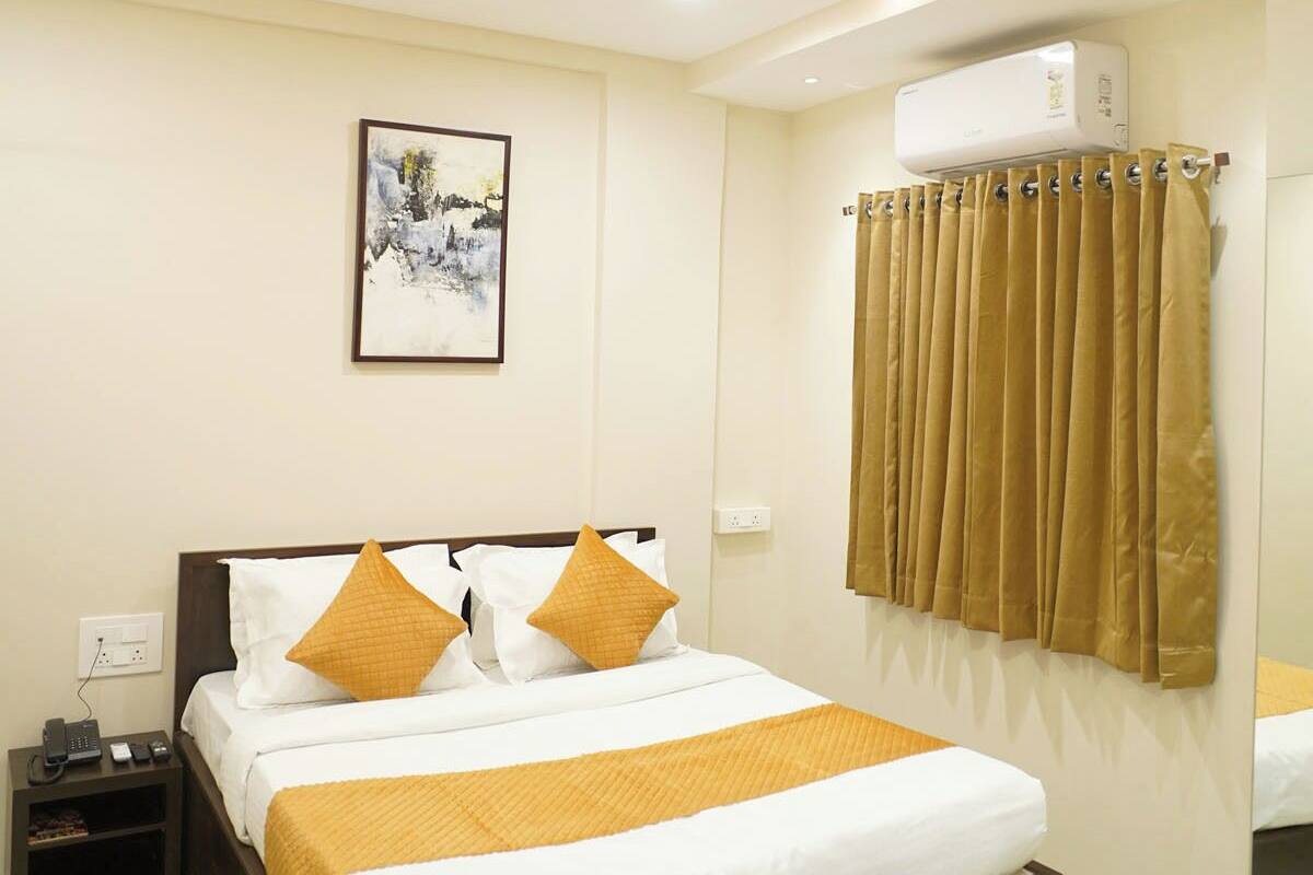 Deluxe tweepersoonskamer, uitzicht op de stad | Een bureau, gratis wifi