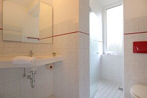 Bathroom - Beach lilac room 209 (Ostseebad Boltenhagen)