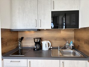 Fridge, microwave, stovetop, coffee/tea maker - More sea views from the "sardine tin"! (Dahme)