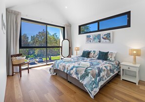 Skrivebord, strygejern/strygebræt, Wi-Fi, sengetøj