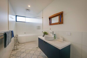 Hair dryer, towels - Toby`s Cottage - Home from Home Across from Beach (Quindalup)