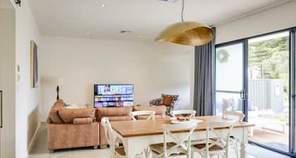 Toby`s Cottage - Home from Home Across from Beach