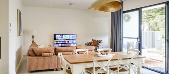 Toby`s Cottage - Home from Home Across from Beach