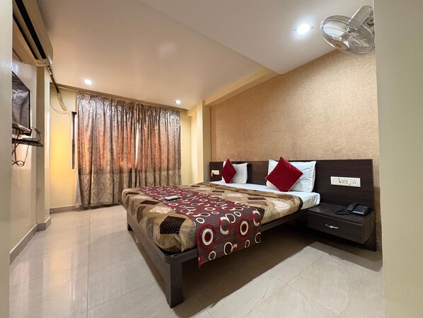 Deluxe Room | Desk - Hotel Welfare Club (Bhilai)