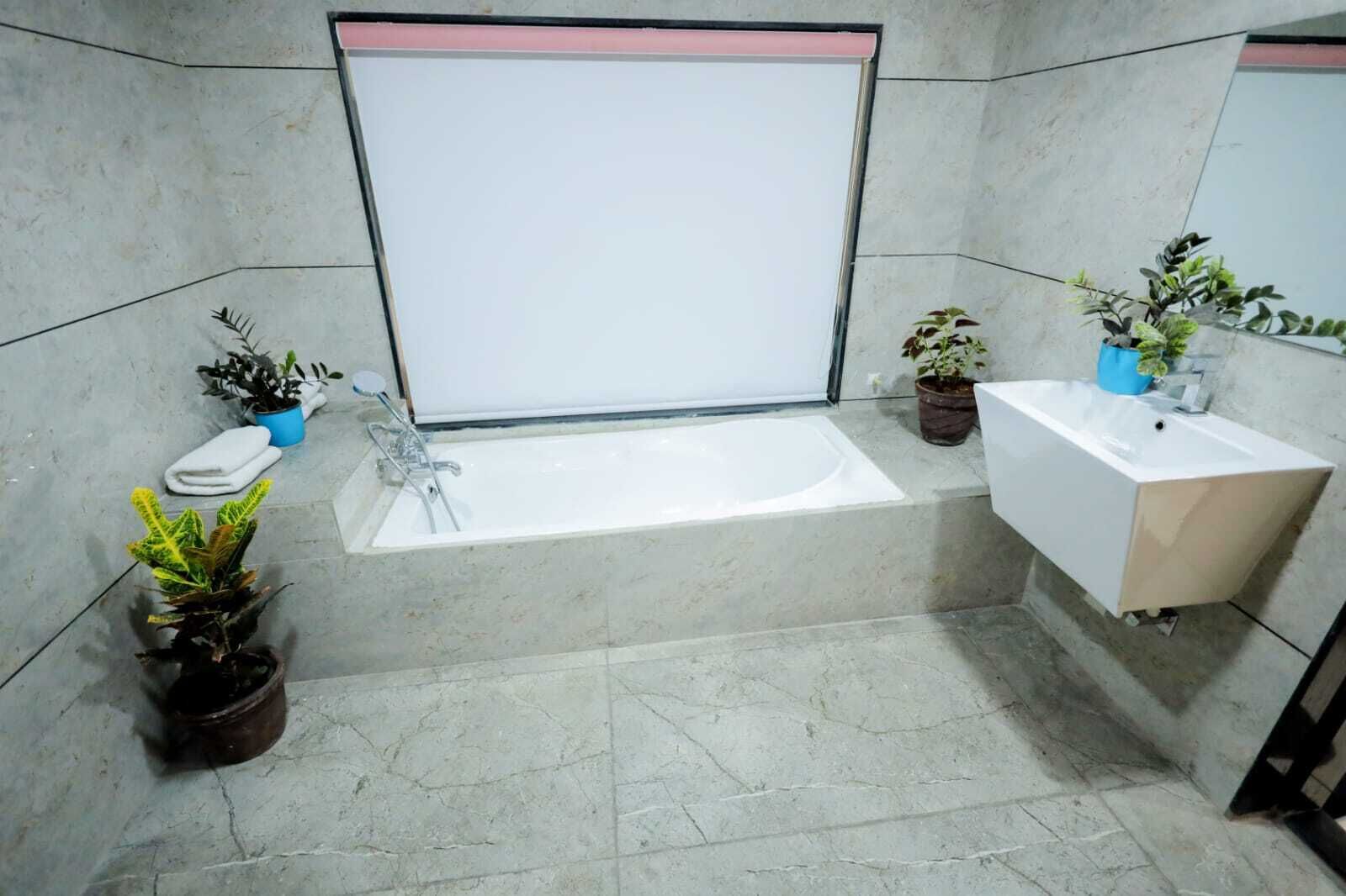 Chambre Présidentielle, vue ville | Salle de bain