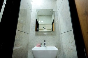 Ducha, artículos de tocador gratuitos, toallas, jabón