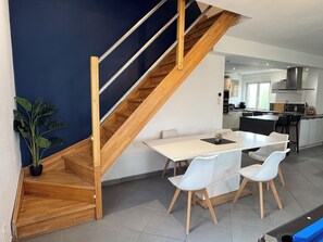 Dining - Spacious family home in St André de l'Eure (Saint-André-de-l'Eure)