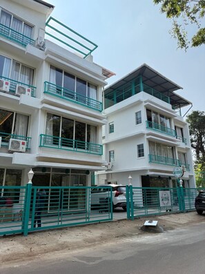 Front of property - High Five (Assagao)