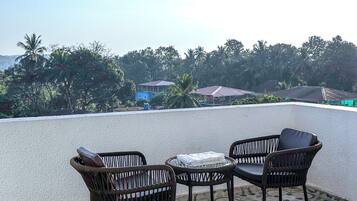 Luxury Room, Mountain View | Living area