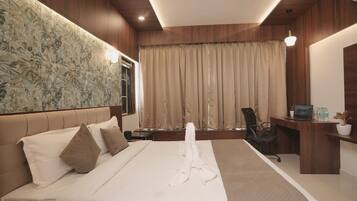 Quarto premium, vista para a cidade | Escrivaninha, espaço de trabalho para notebook, Wi-Fi de cortesia