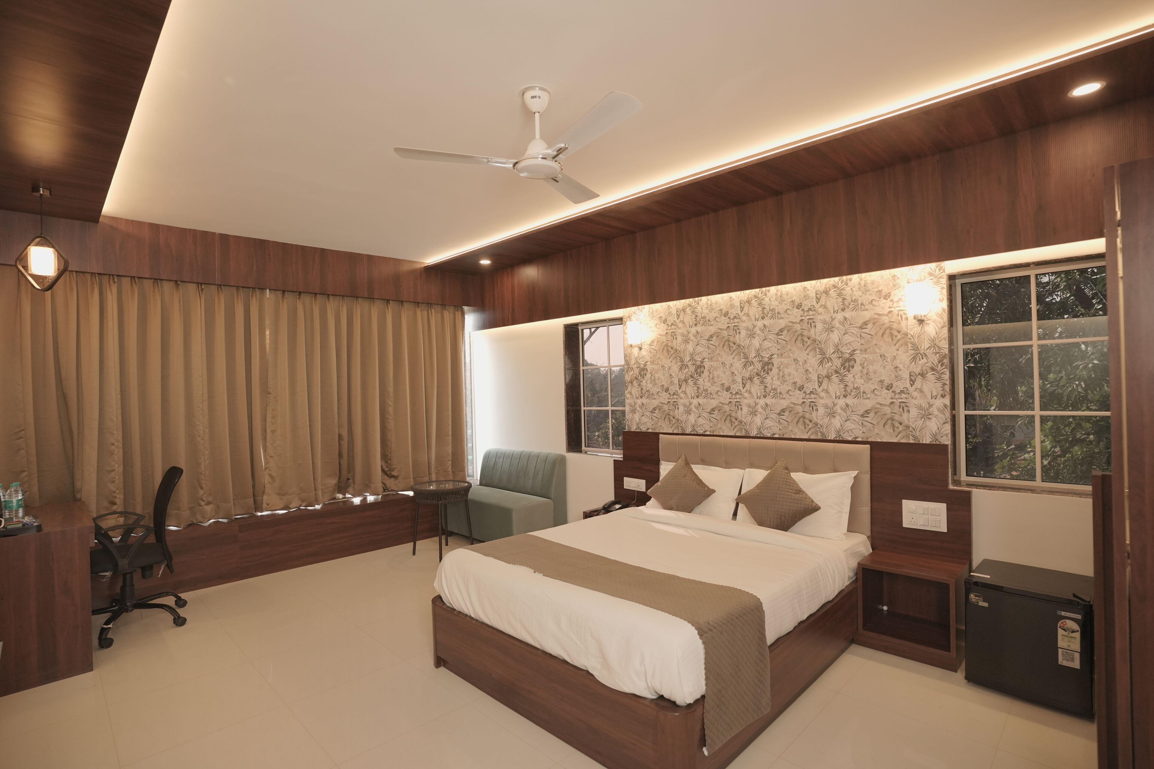 Executive Room, City View | Desk, laptop workspace, free WiFi