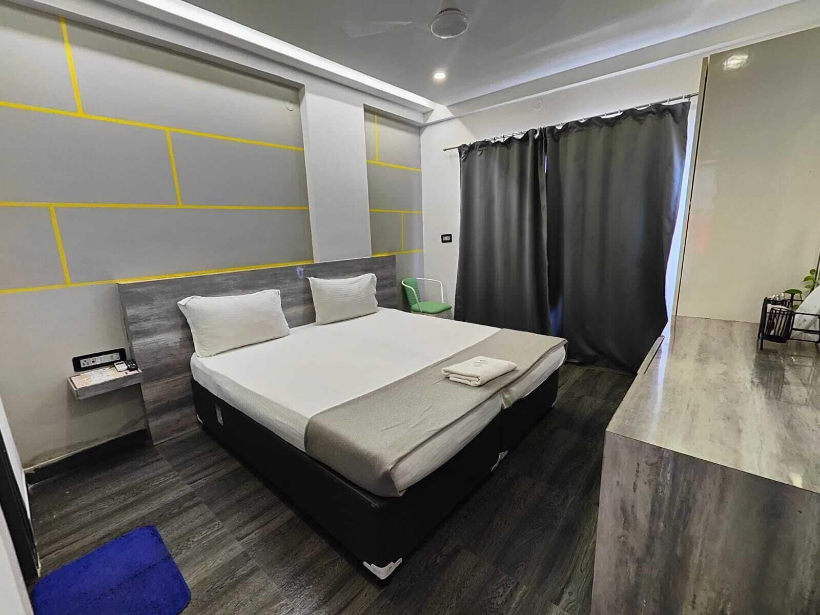 Habitación de lujo | Tabla de planchar con plancha y wifi gratis 