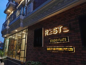 Mặt tiền nơi lưu trú