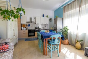 Private kitchen - Casa Rituzza, Single cottage apartment facing the sea, free parking space. (Agrigento)