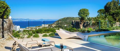 حمّام سباحة خارجي