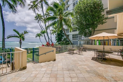 @ Marbella Lane - Breezy Studio@diamond Head Beach Hotel