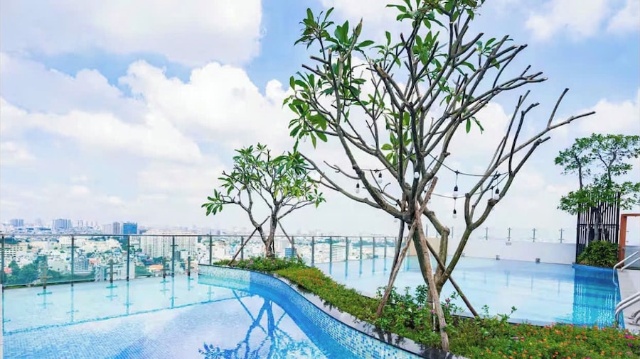 Vivian Boutique The Botanica Residence