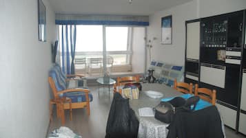 Iron/ironing board, internet, bed sheets