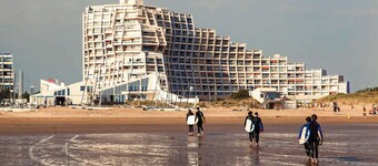 sea-facing loggia on 3rd floor, elevator, 60m2 apartment, private parking