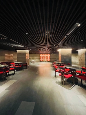 المنشأة من الداخل