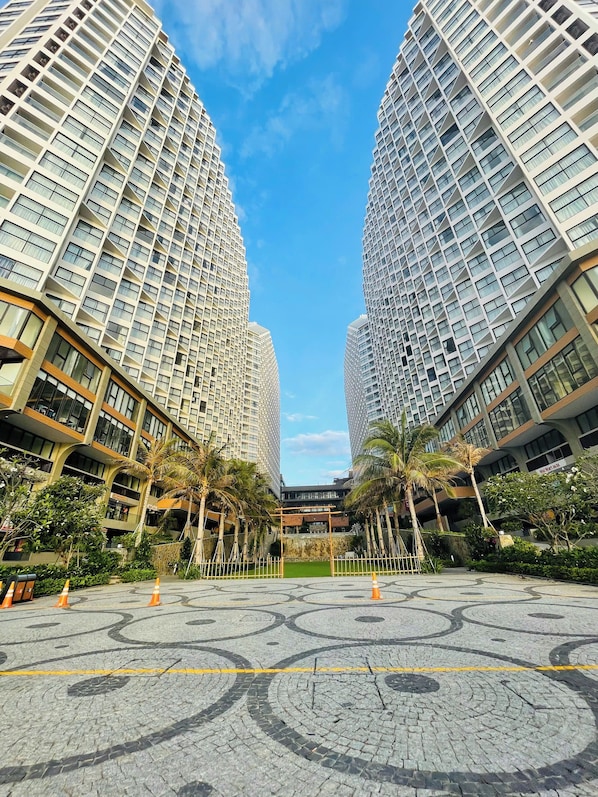 المنشأة من الخارج