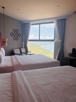 Suite estudio junior, 2 camas de matrimonio | Vistas al mar
