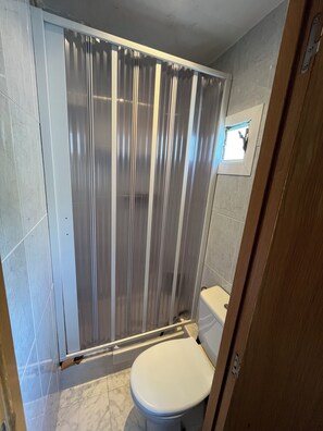 Doccia, asciugacapelli, bidet, asciugamani