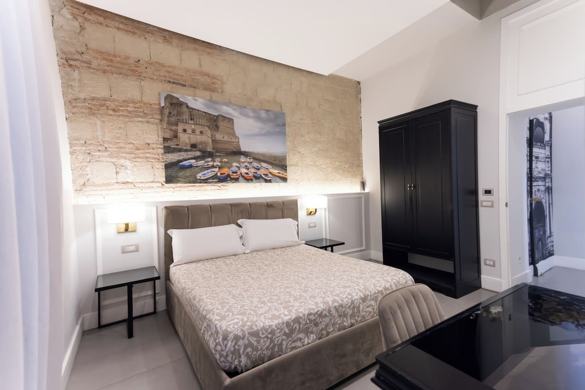 Superior Double Room, 1 King Bed, Non Smoking, Private Bathroom | In-room safe, desk, free WiFi