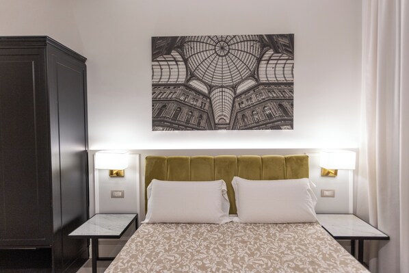 Standard Double Room, Non Smoking, Balcony | In-room safe, desk, free WiFi - L'Infinito88 Charmant rooms (Naples)