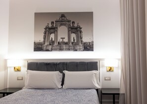 Standard Double Room, Non Smoking, Balcony | Peti besi dalam bilik, meja, Wi-fi percuma