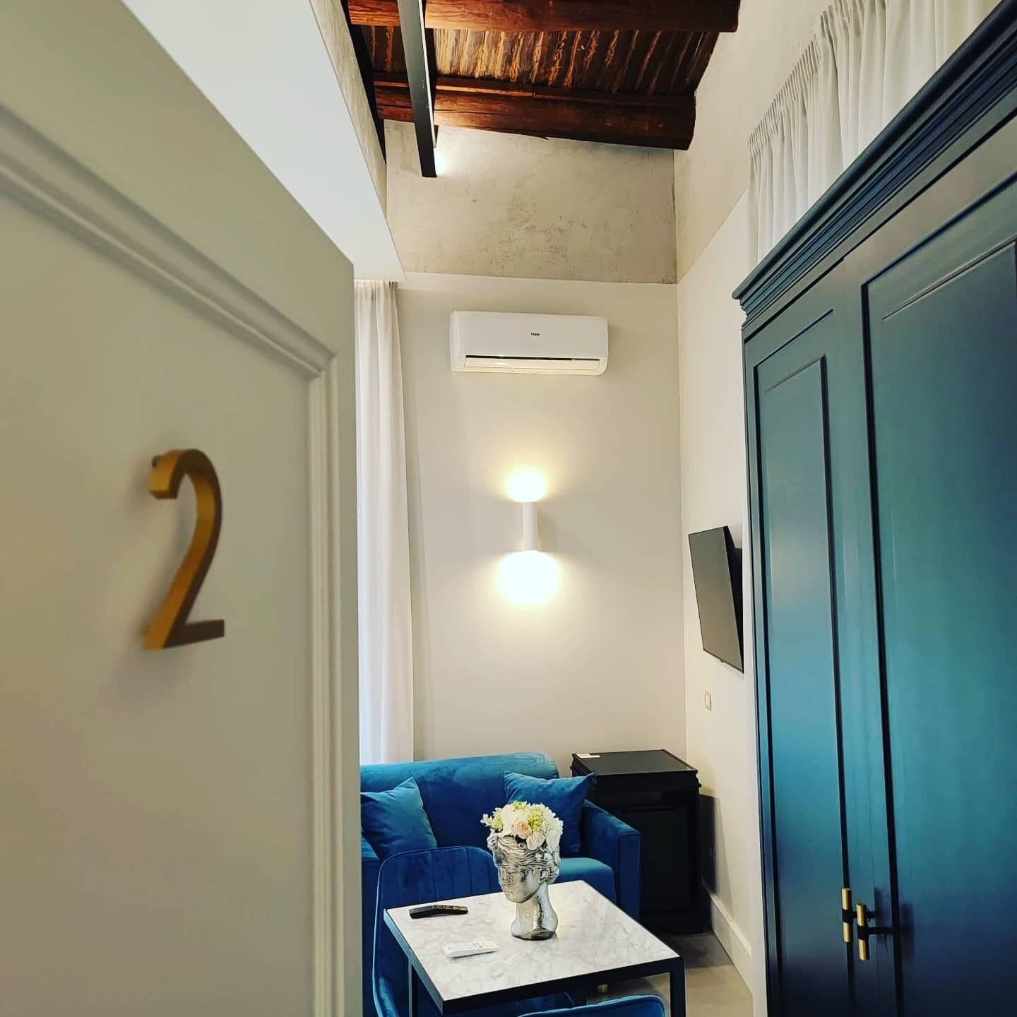 Tripla Deluxe, non fumatori, balcone | Una cassaforte in camera, una scrivania, Wi-Fi gratuito