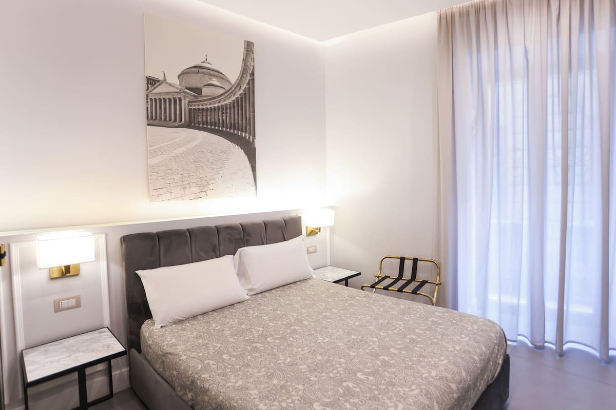 Comfort Double Room, 1 King Bed, Non Smoking, Private Bathroom | In-room safe, desk, free WiFi