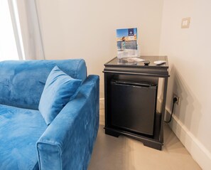 Deluxe Triple Room, Non Smoking, Balcony | In-room safe, desk, free WiFi - L'Infinito88 Charmant rooms (Naples)