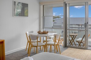 Interior - Bay View - Ocean Nest (Lorne)