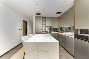 Fridge, microwave, oven, stovetop - Balcony with a Glimpse of the Burj Khalifa, Minutes Walk to Zabeel Stadium (Dubai)